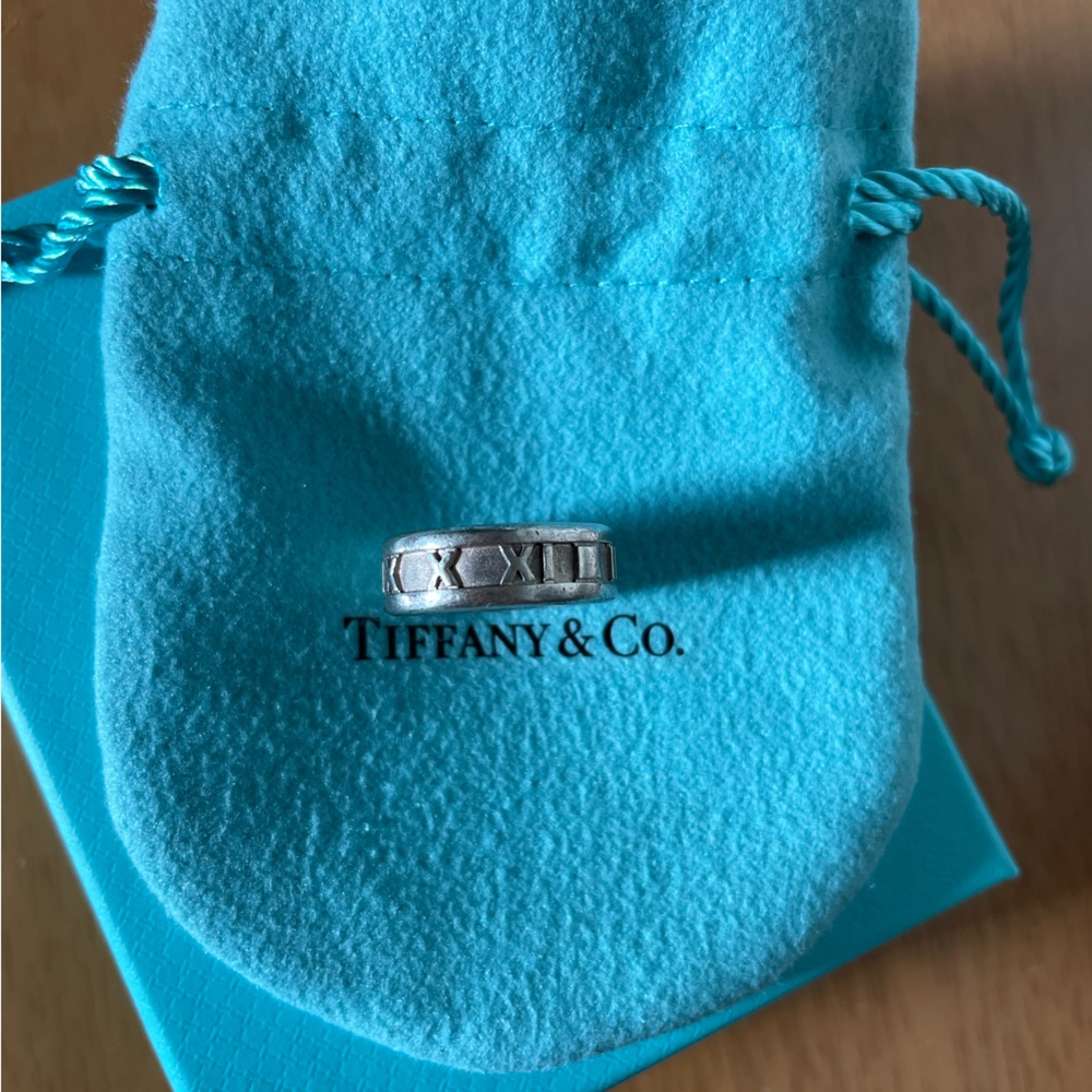 Tiffany & co : Roman numerals ring
